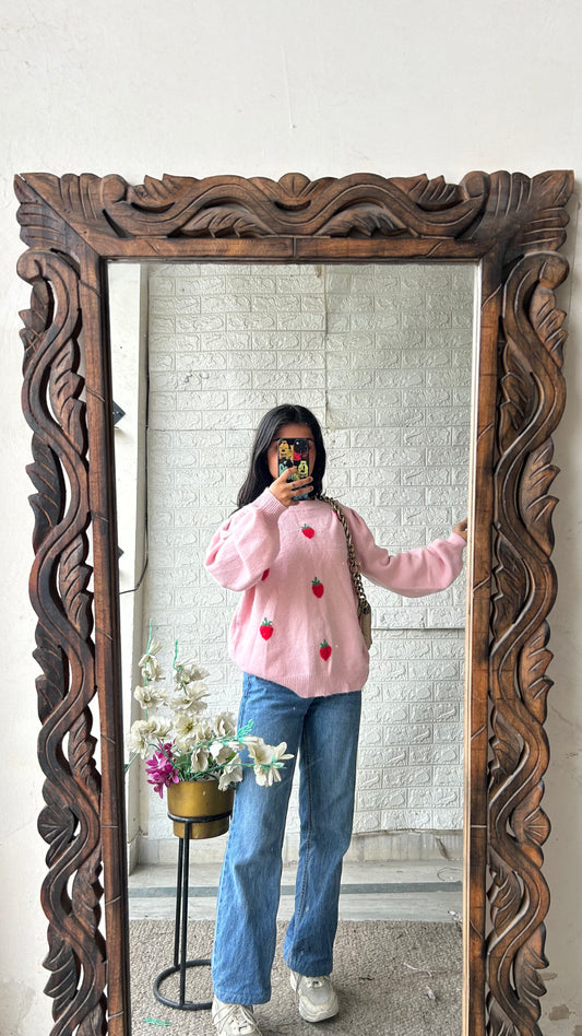 Strawberry 🍓 sweater M